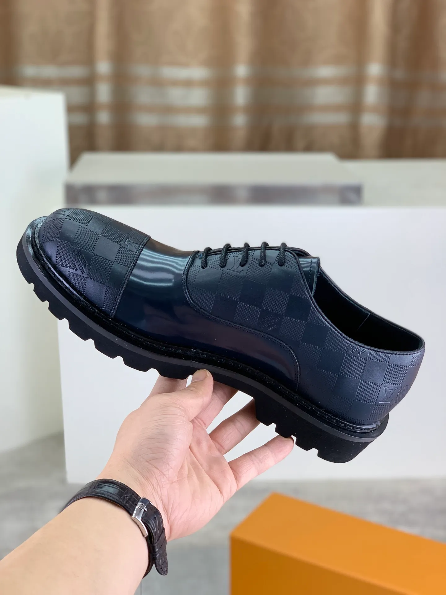 Factory price P820 💎💎💎Top version LOUIS VUITTON [Louis Vuitton] - LV men's business casual leather shoes, luxurious and noble 👞All imported original cowhide, just to create a more comfortable wearing experience, upper: original high-end calfskin➕Imported soft cowhide lining, original lightweight foam outsole✔️Color: 3️⃣colors available Size: 39-44 (38.45 46 can be customized (non-returnable)